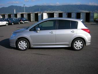 2005 Nissan Tiida Photos