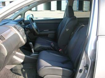 2005 Nissan Tiida Pictures