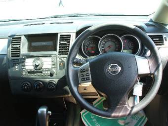 2005 Nissan Tiida Pictures