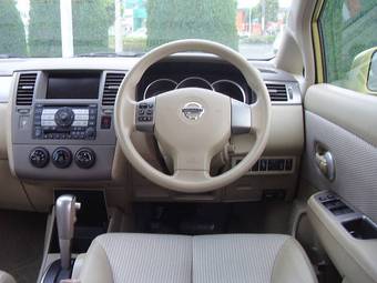 2005 Nissan Tiida Photos