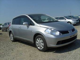 2005 Nissan Tiida Pictures