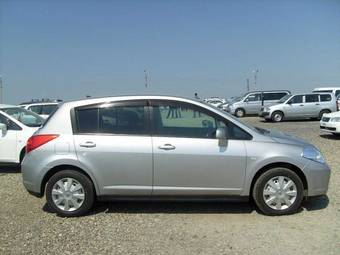 2005 Nissan Tiida Pics