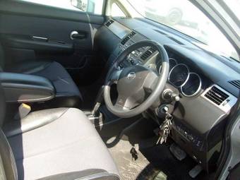 2005 Nissan Tiida Photos