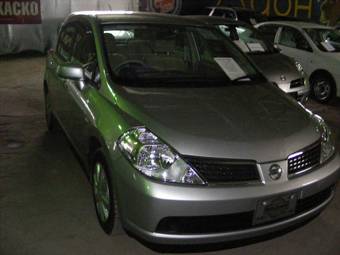 2005 Nissan Tiida Photos