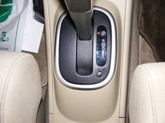 2005 Nissan Tiida Pictures