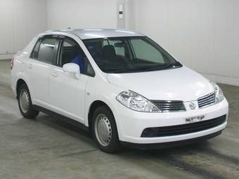 2005 Nissan Tiida Pictures