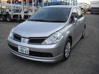 2005 Nissan Tiida Images