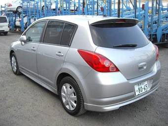 2005 Nissan Tiida Pictures