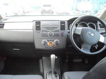 2005 Nissan Tiida Photos