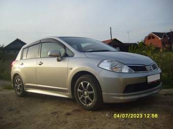 2005 Nissan Tiida Images