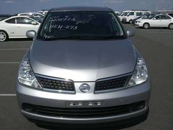 2005 Nissan Tiida Pictures