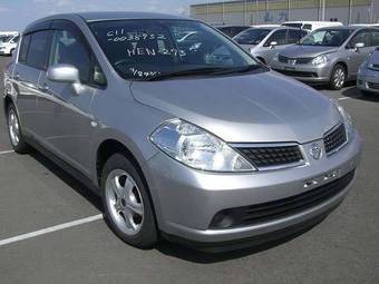 2005 Nissan Tiida Photos