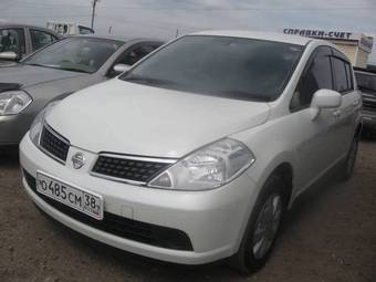 2005 Nissan Tiida Photos