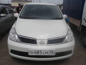 2005 Nissan Tiida Pictures