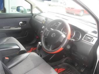 2005 Nissan Tiida Images