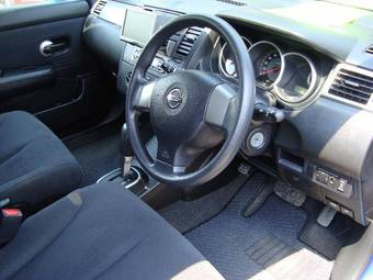 2005 Nissan Tiida Photos