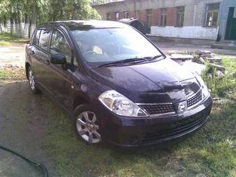 2005 Nissan Tiida Photos