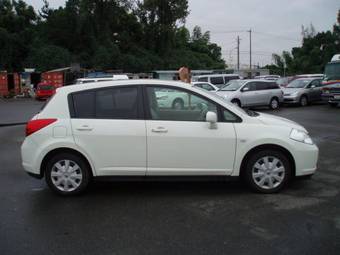 2005 Nissan Tiida Photos