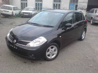 2005 Nissan Tiida Pictures