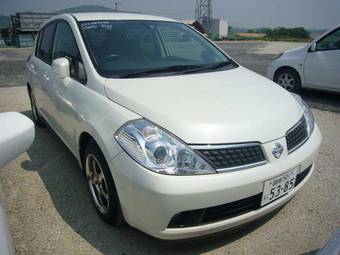 2005 Nissan Tiida Photos