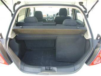 2005 Nissan Tiida Photos