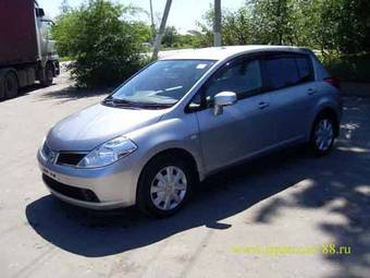 2005 Nissan Tiida Pictures