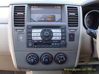 2005 Nissan Tiida Photos