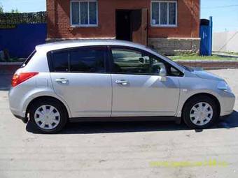 2005 Nissan Tiida Photos