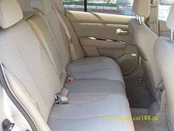 2005 Nissan Tiida Pictures