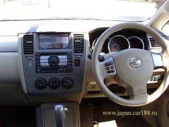 2005 Nissan Tiida Pictures