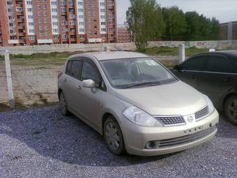 2005 Nissan Tiida Pics