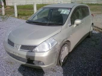 2005 Nissan Tiida Pictures