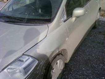 2005 Nissan Tiida Pictures