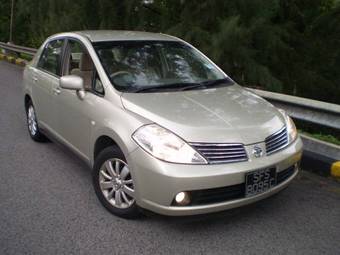 2005 Nissan Tiida Photos