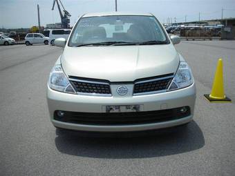 2005 Nissan Tiida Pictures