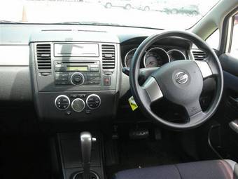 2005 Nissan Tiida Pictures