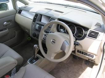 2005 Nissan Tiida Images