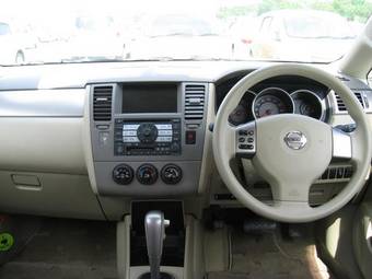 2005 Nissan Tiida Pictures