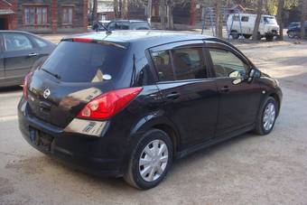 2005 Nissan Tiida Photos