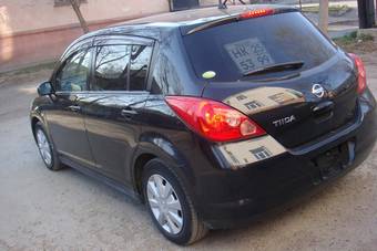 2005 Nissan Tiida Photos