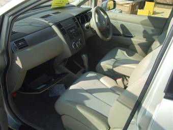 2005 Nissan Tiida Photos