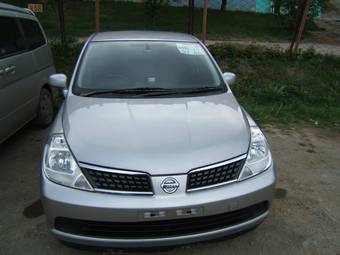 2005 Nissan Tiida Photos