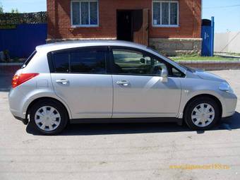 2005 Nissan Tiida Pictures