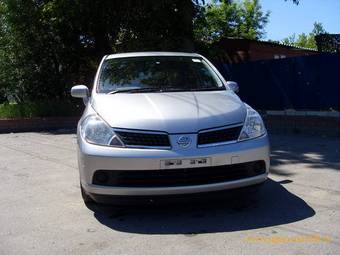 2005 Nissan Tiida Photos