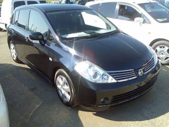 2005 Nissan Tiida Pictures