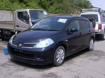 2005 Nissan Tiida Photos