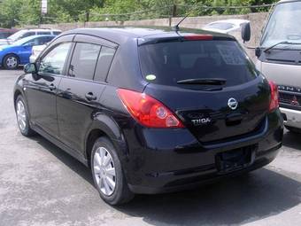 2005 Nissan Tiida Photos