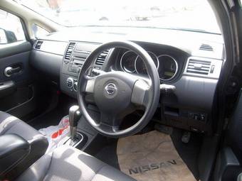 2005 Nissan Tiida Images
