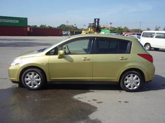 2005 Nissan Tiida Photos