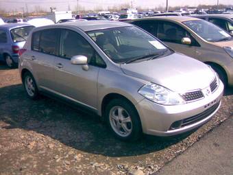 2005 Nissan Tiida Pictures